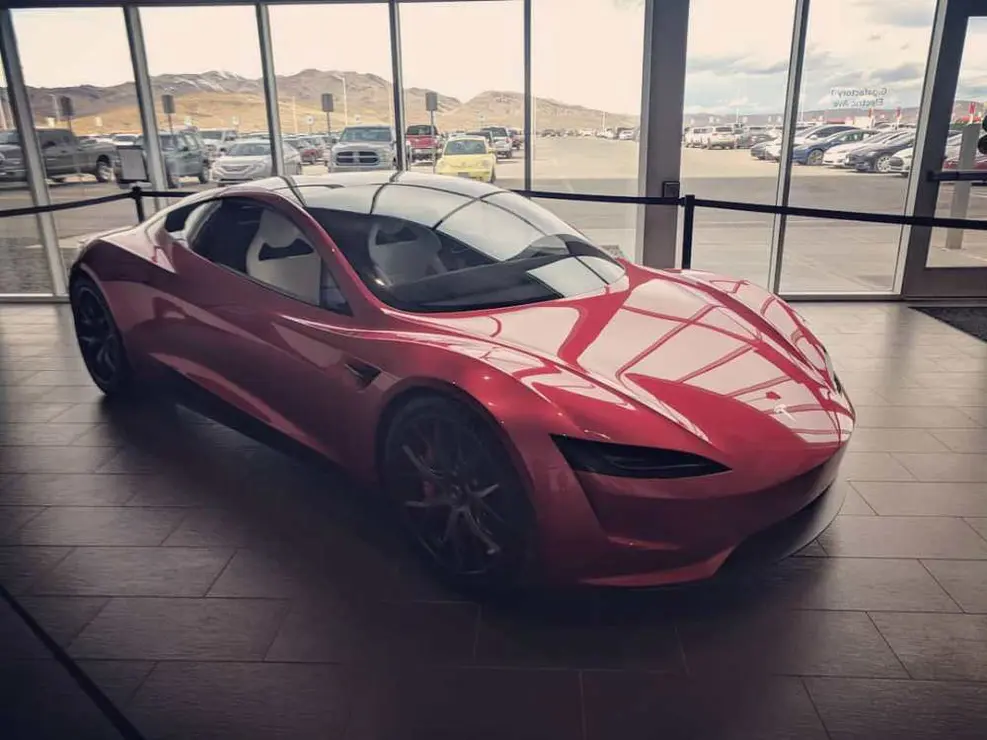 Tesla Roadster en color rojo