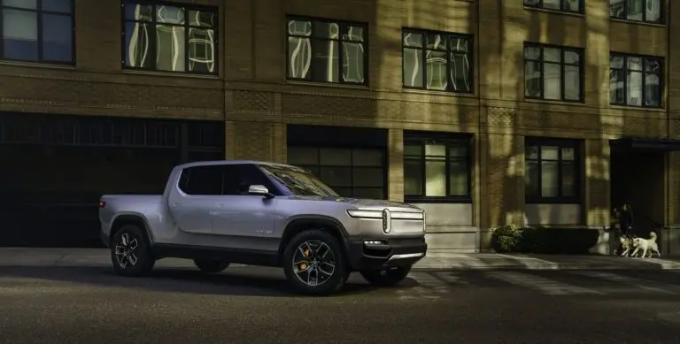 Rivian-R1T_circulando