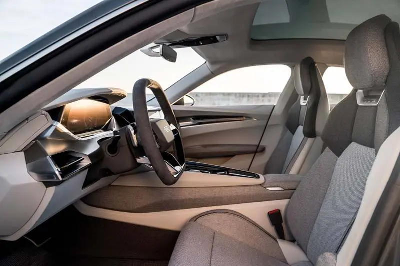 Audi-GT_e-tron-Concept_gris-luces-interior-asientosdelanteros