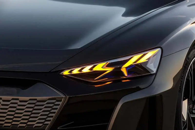 Audi-GT_e-tron-Concept_gris-luces-delanteras