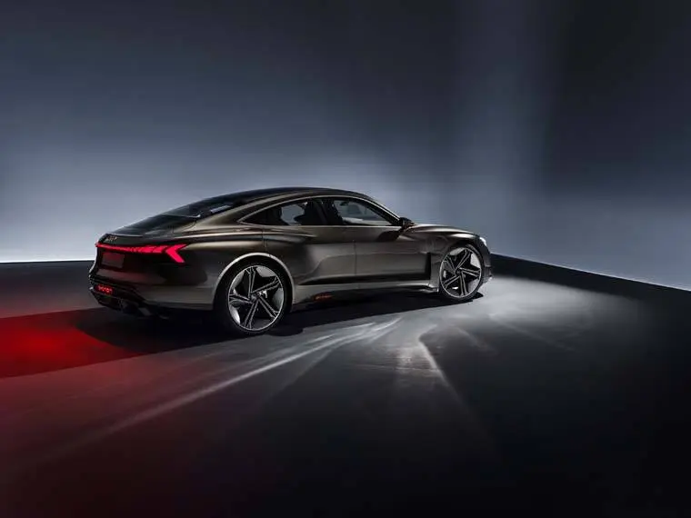 Audi-GT_e-tron-Concept_gris-fondonegro-lateral01