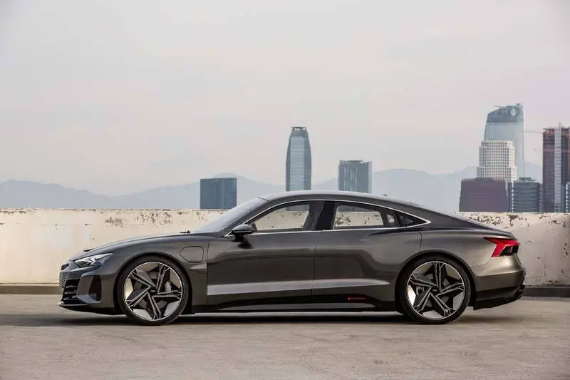 Audi-GT_e-tron-Concept_gris-lateral03