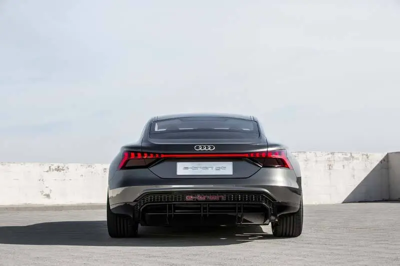 Audi-GT_e-tron-Concept_gris-trasera01