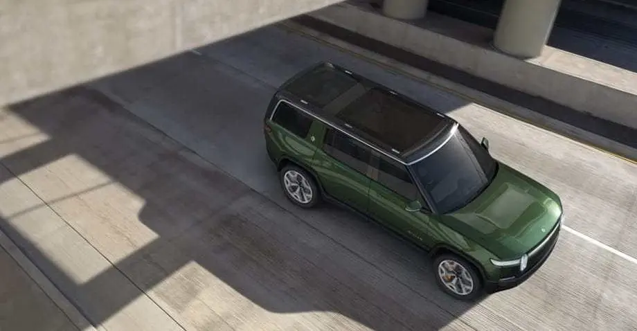 Rivian-SUV-R1S_ciruclando