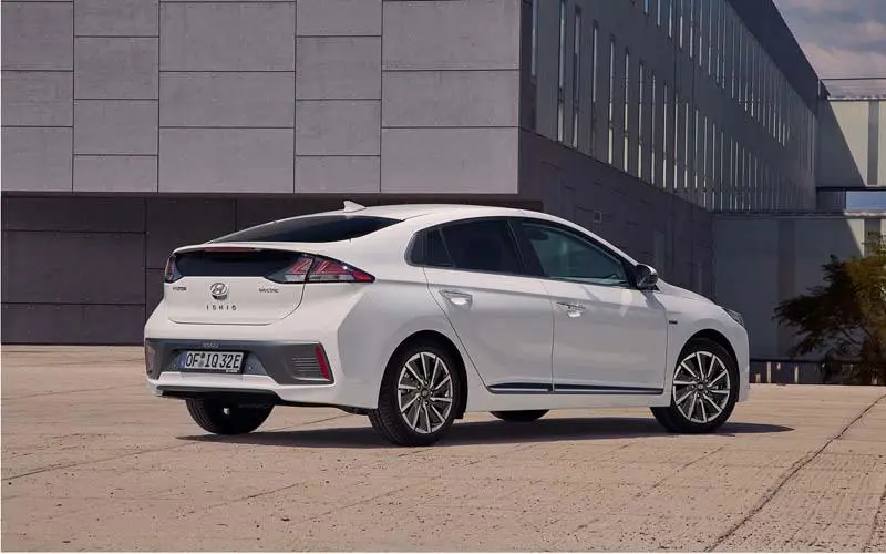 nuevo_Hyundai_IONIQ_Electric_lateral-trasera