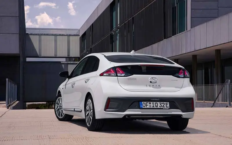 nuevo_Hyundai_IONIQ_Electric_trasera