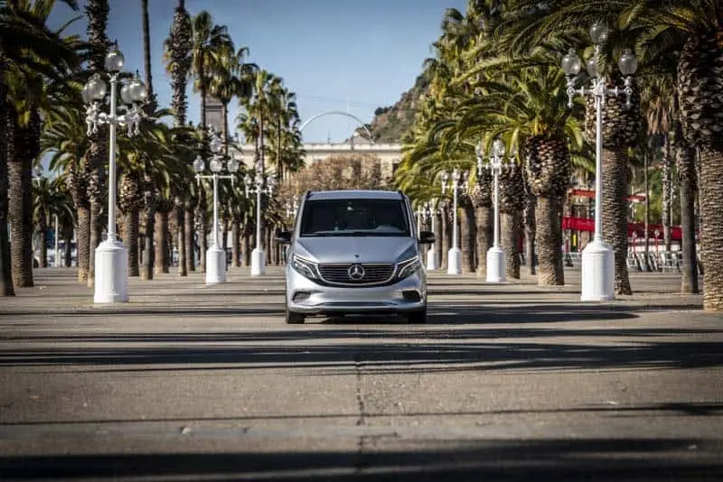 Mercedes-Benz-EQV_furgoneta-electrica-Barcelona_frontal