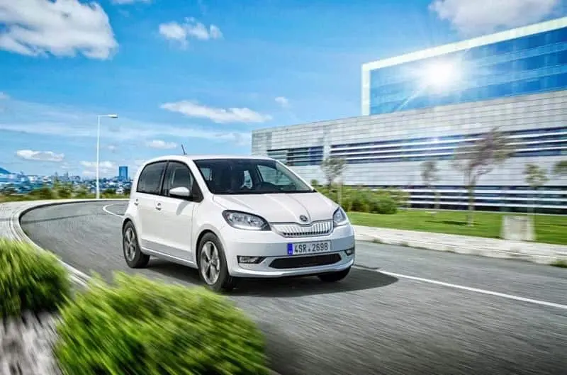 Skoda-CITIGOe_iV_movimiento-lateral