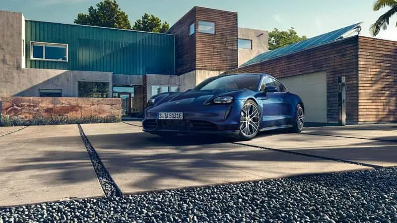 Foto de un Porsche Taycan azul