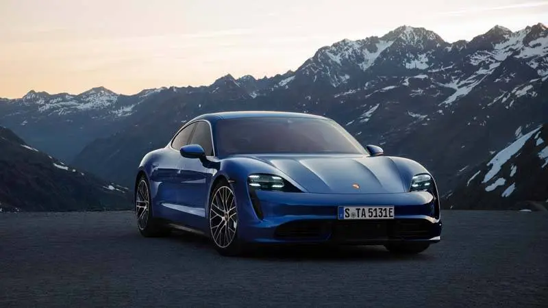 Porsche Taycan azul