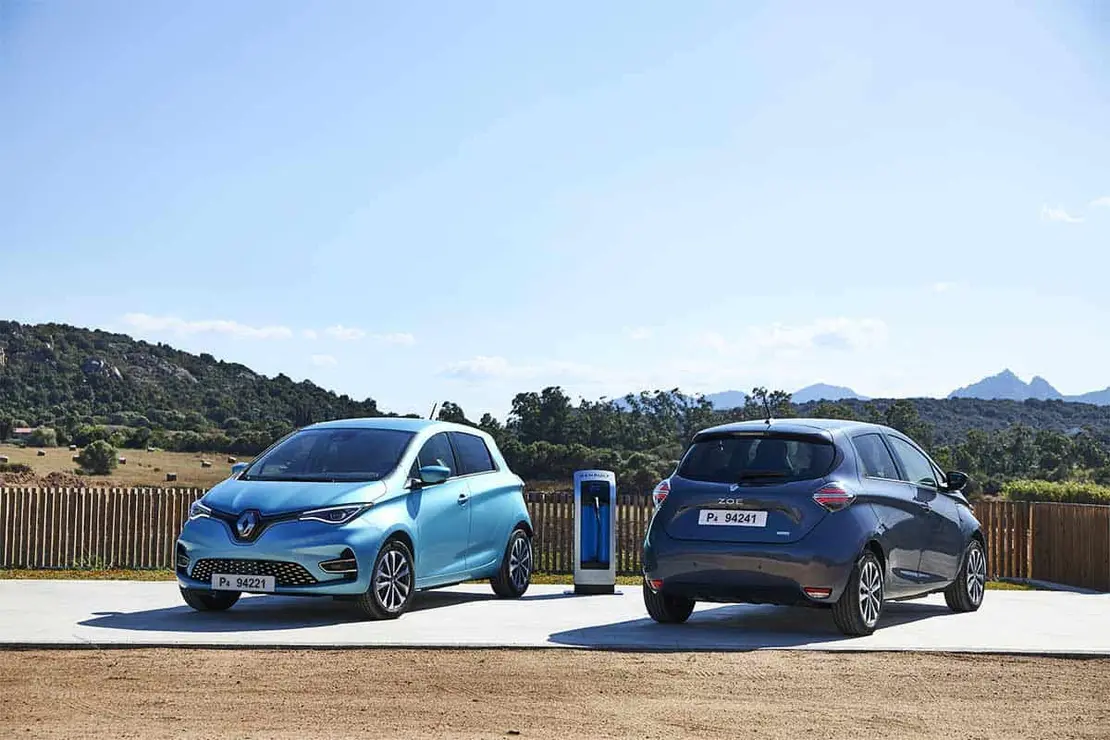 Foto del nuevo Renault Zoe, visto por delante y por detr&aacute;s.