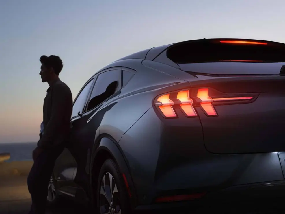 Trasera Ford Mustang Mach E