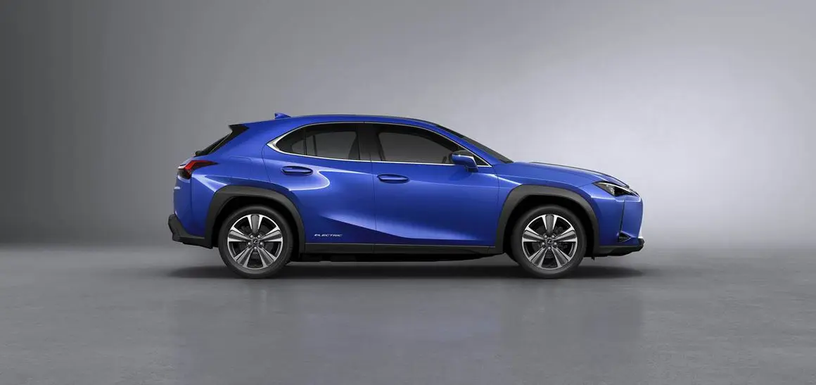 Vista lateral del Lexus UX 300e