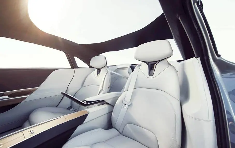 lucid-air-sedan-lujo-electrico_interior-plazas-traseras