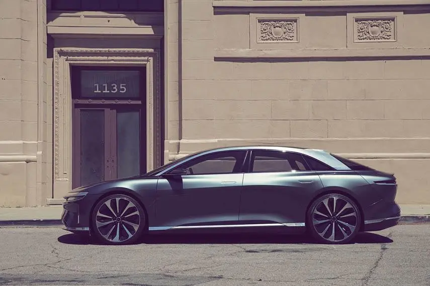 lucid-air-sedan-lujo-electrico_lateral