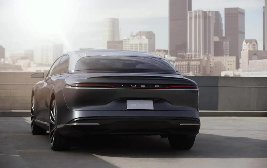 lucid-air-sedan-lujo-electrico_trasera
