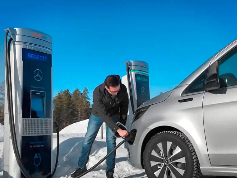 Mercedes-Benz EQV superando pruebas invernales en el Circulo Polar &Aacute;rtico