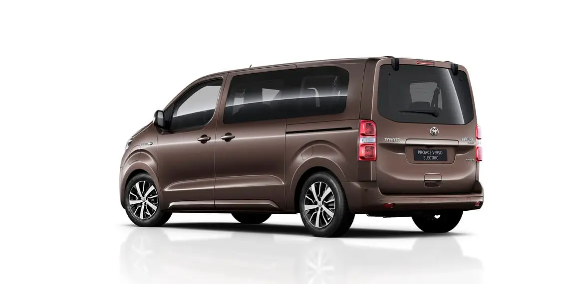 furgoneta-electrica-toyota-proace-verso-electric_lateral-trasera
