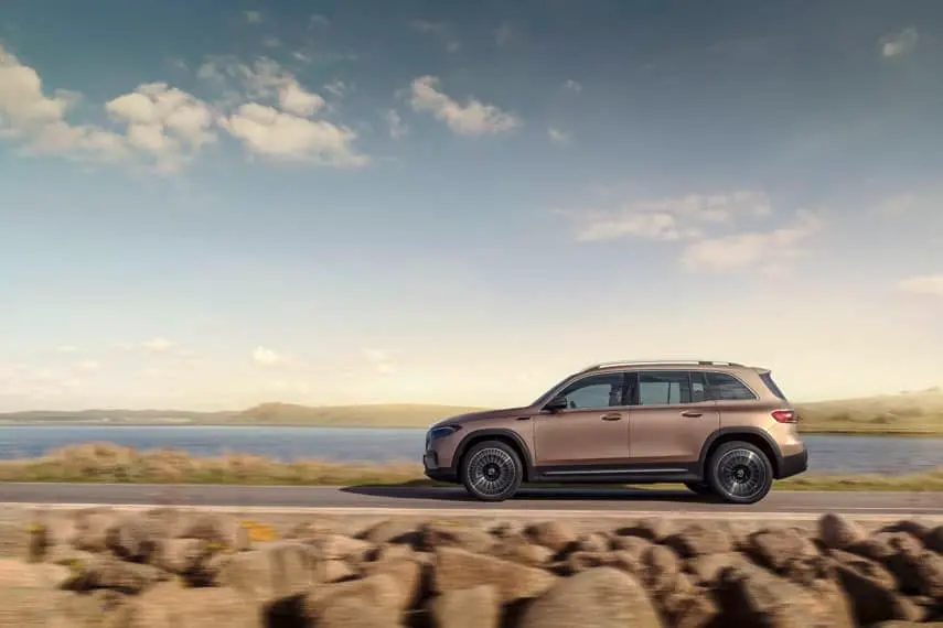 Mercedes-Benz-EQB_lateral