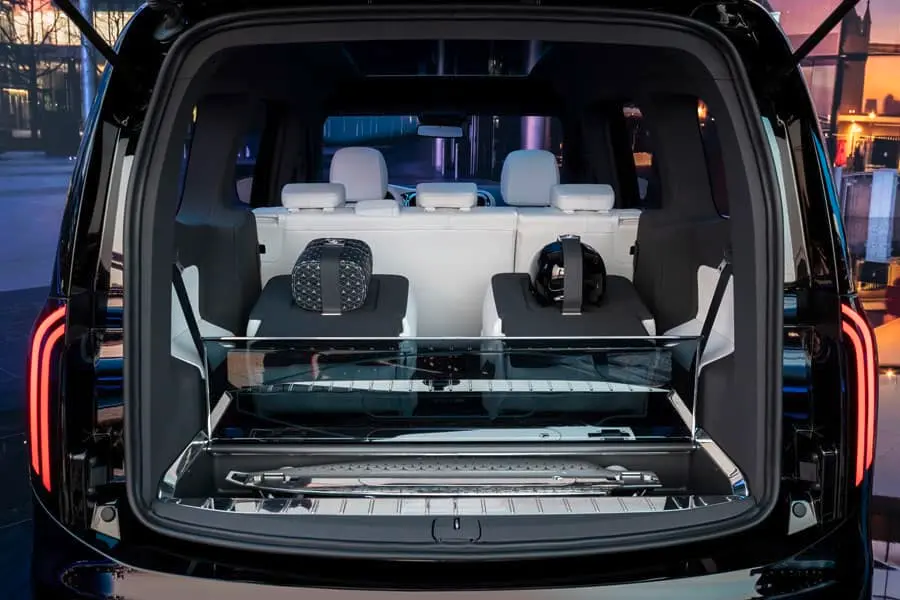 Mercedes-Benz-EQT_concept_maletero-asientos-plegados