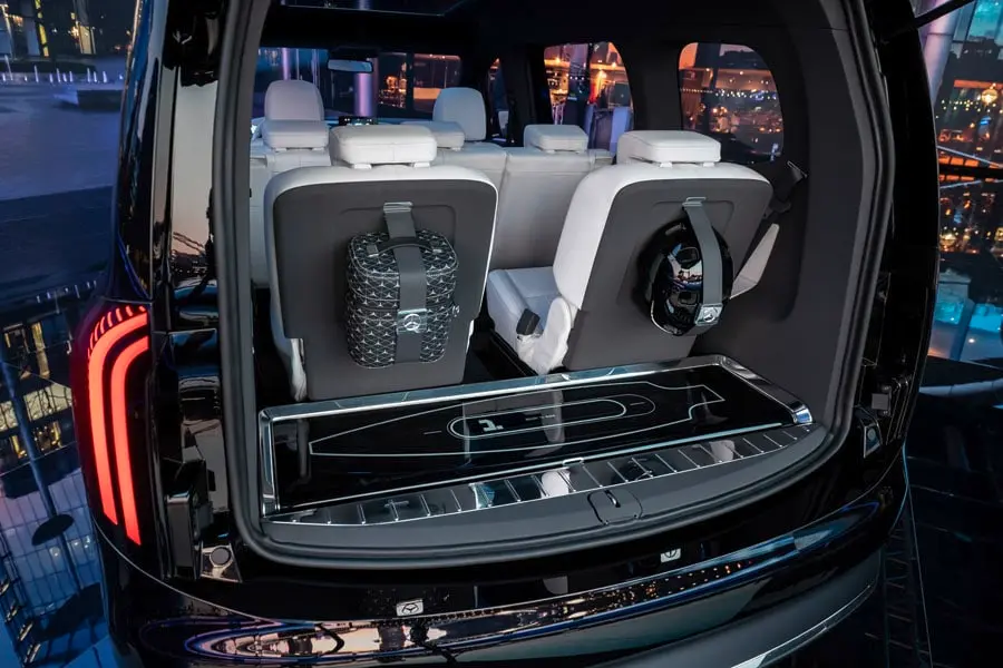 Mercedes-Benz-EQT_concept_maletero