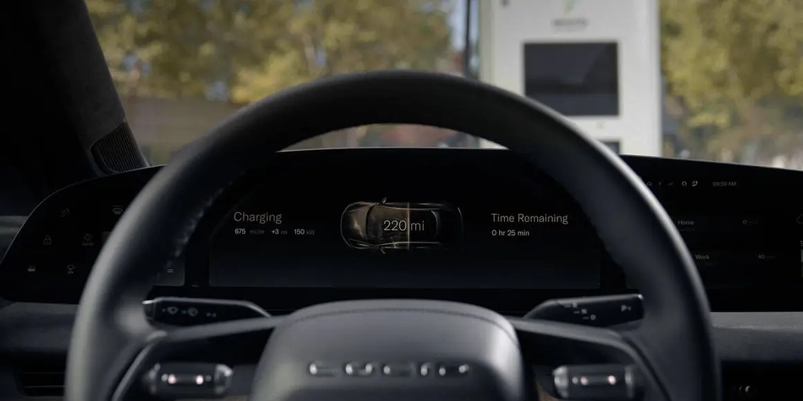 Interior-berlina-electrica-Lucid-Air-pantalla-Glass-Cockpit