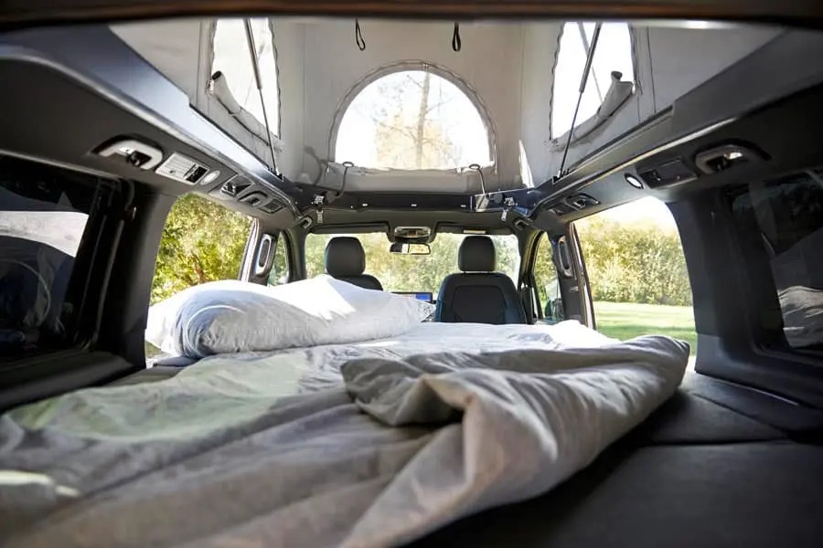 Mercedes-Benz-EQV-version-camper_cama