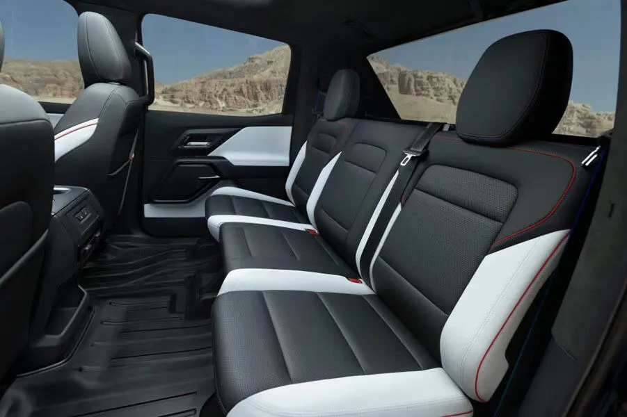 Pickup-electrica-Chevrolet-Silverado-EV_interior-plazas-traseras