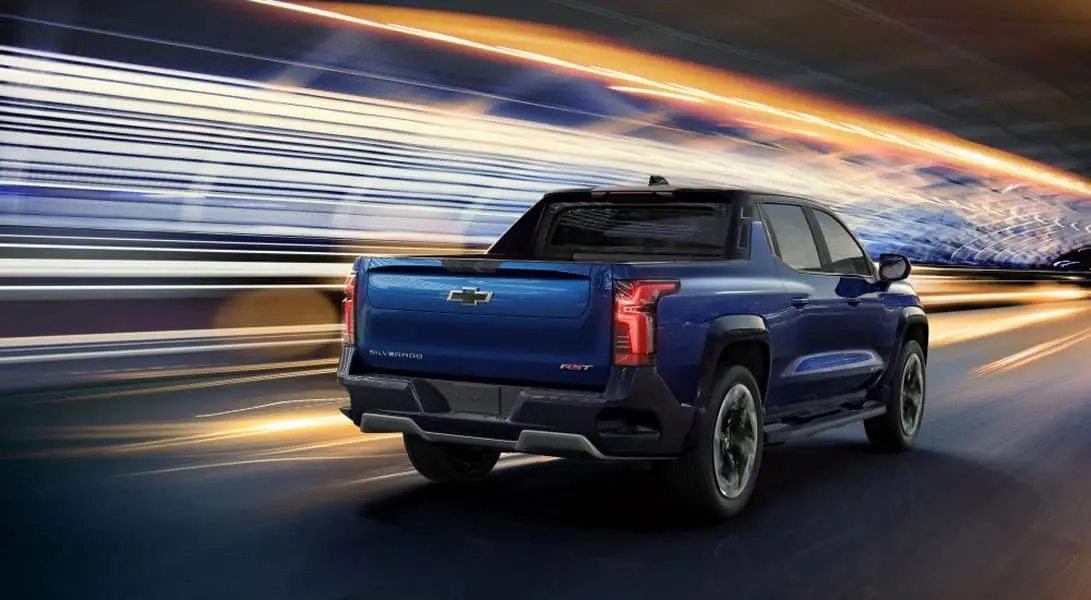 Pickup-electrica-Chevrolet-Silverado-EV_trasera