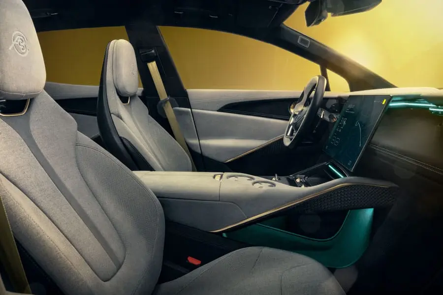 Lotus-Eletre_interior-delante