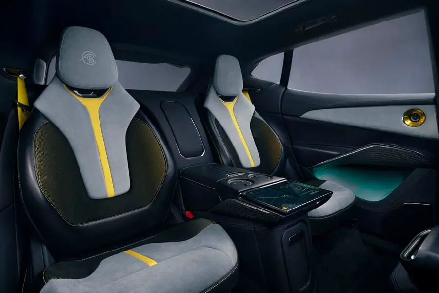 Lotus-Eletre_interior-plazas-traseras
