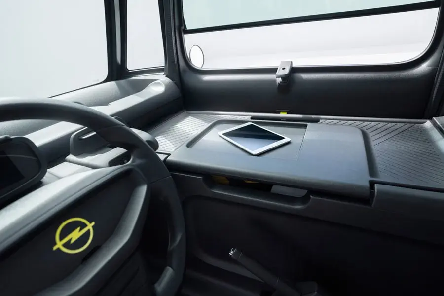 Opel-Rocks-e-KARGO_interior-escritorio
