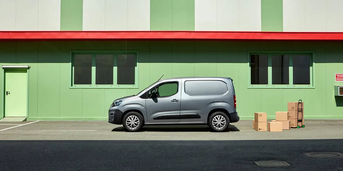 Nueva-furgoneta-electrica-Fiat-E-Doblo_lateral
