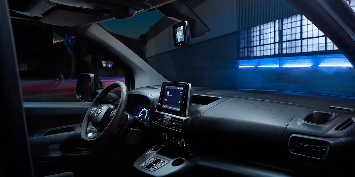 Nueva-furgoneta-electrica-Fiat-E-Doblo_interior