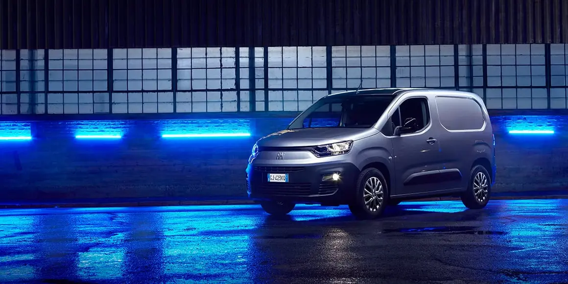 Nueva-furgoneta-electrica-Fiat-E-Doblo_puerto-carga-