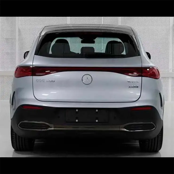 Foto trasera del Mercedes-Benz EQE SUV