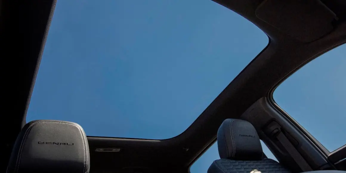 GM-Sierra-Denali-EV_Edition-1_techo-panoramico-cristal
