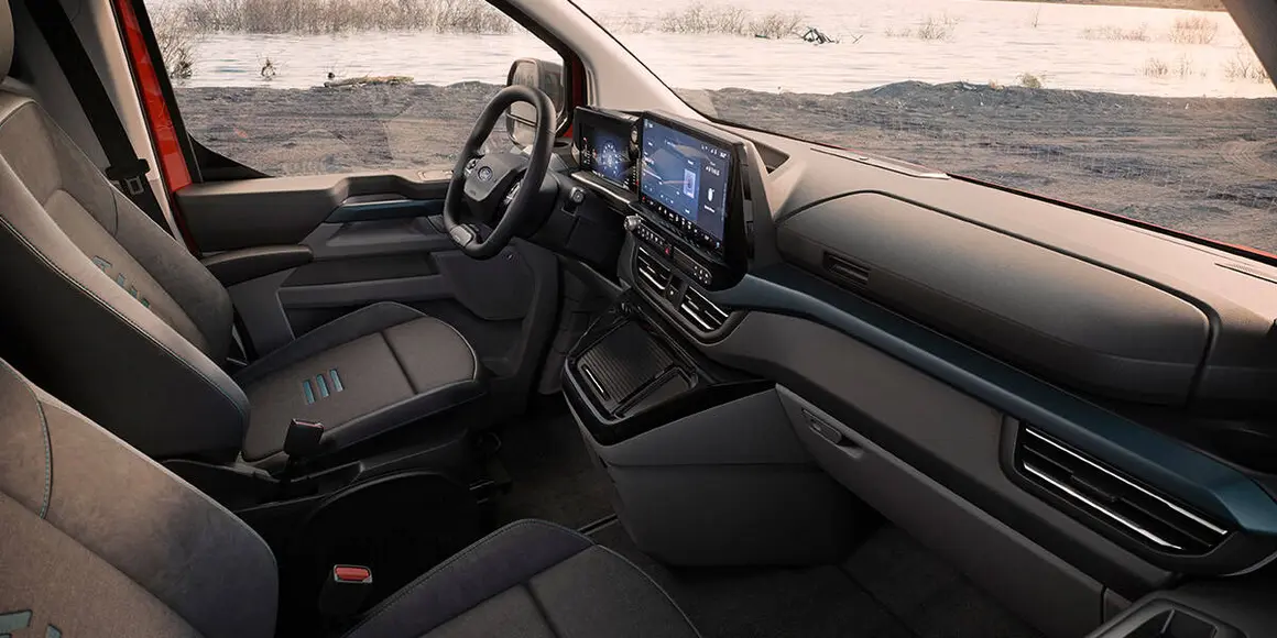 Ford-E-Tourneo-Custom_interior