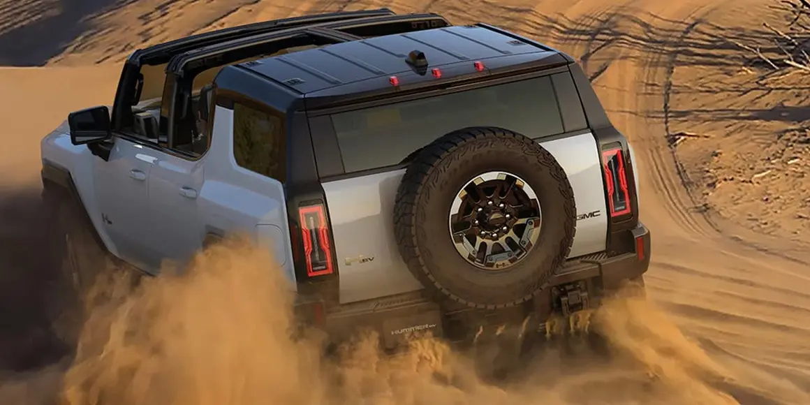 GMC-Hummer-EV-SUV_desierto-vista-trasera