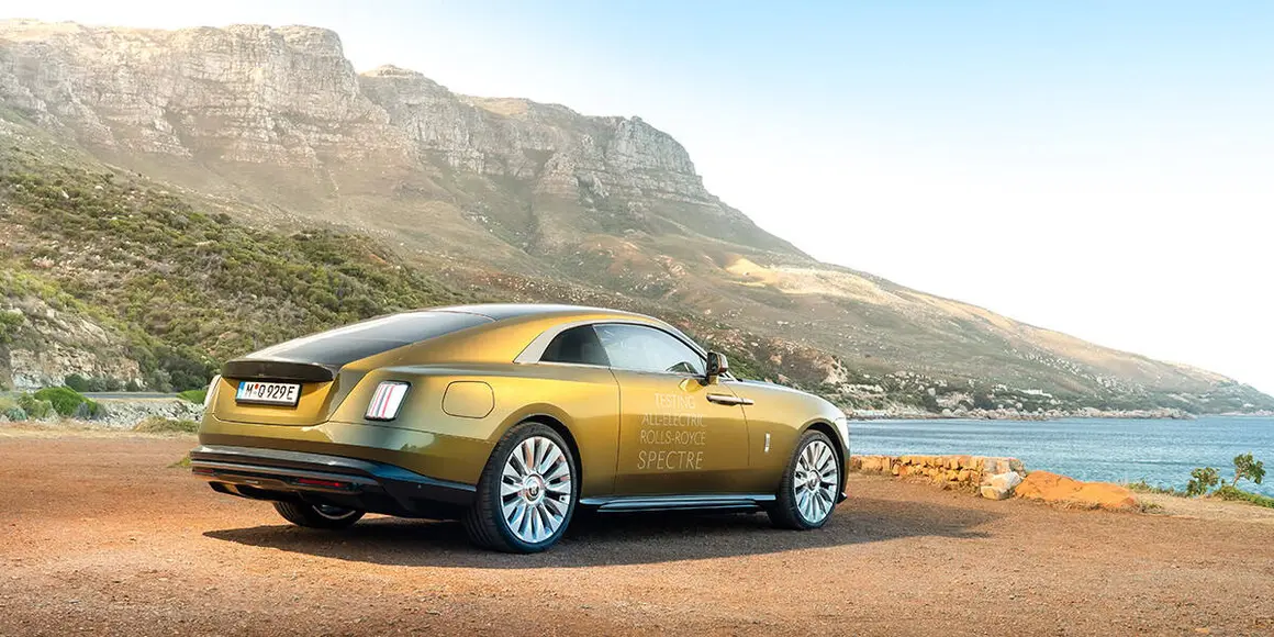 Rolls-Royce-Spectre_tecera-fase-pruebas_trasera