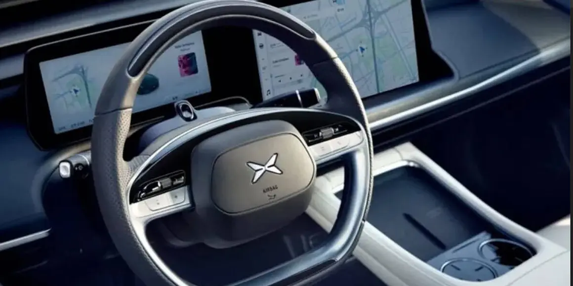 Xpeng-P7i_interior-volante