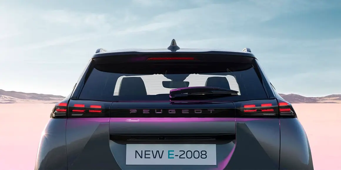 Peugeot-e-2008_trasera