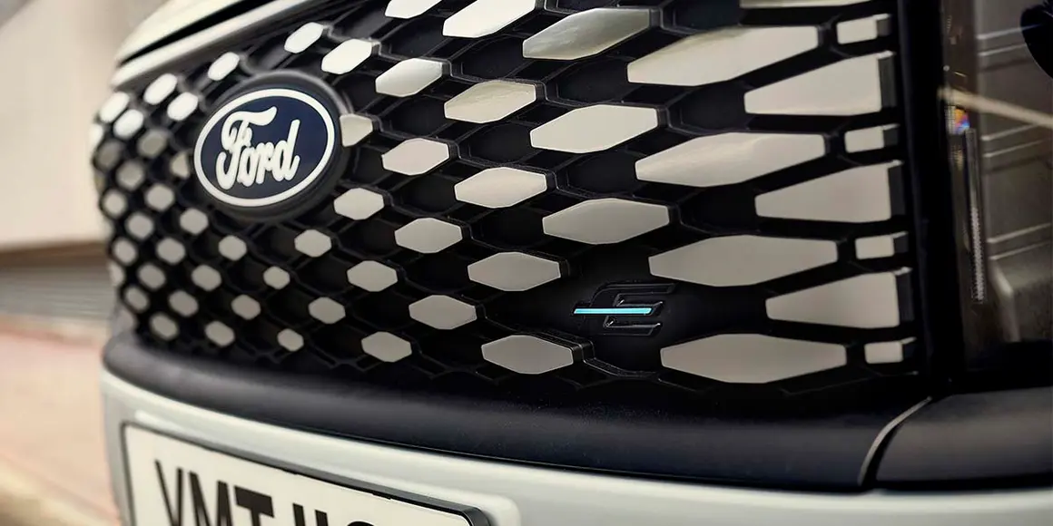 Ford_E-Tourneo-Courier_electrica_parrilla