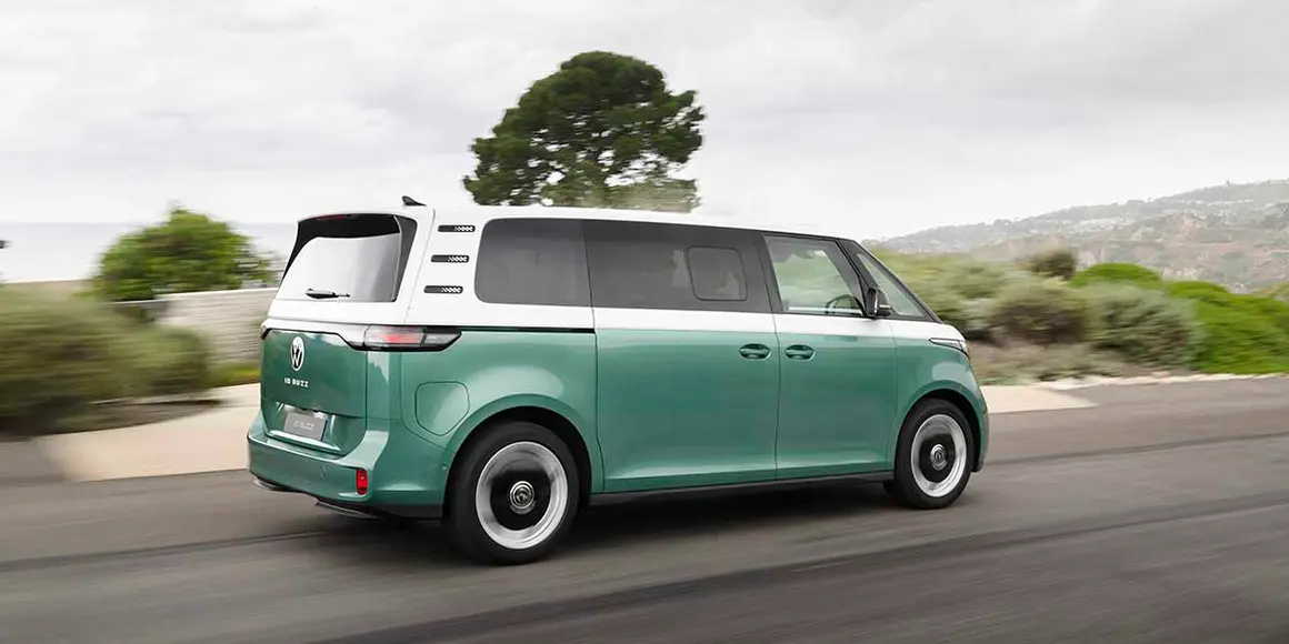 Volkswagen-ID-Buzz_batalla-larga_trasera
