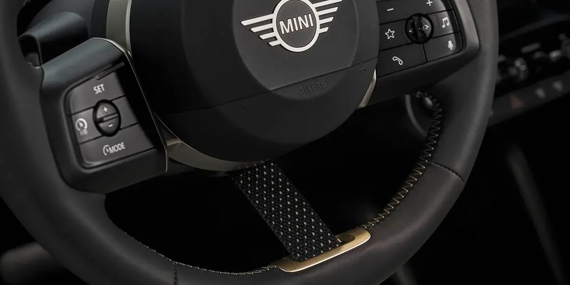 Nuevo-MINI-Cooper-SE-2023_volante