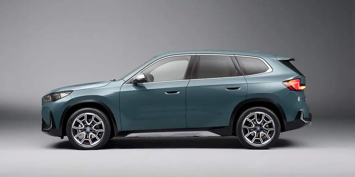 BMW-iX1-eDrive20_lateral