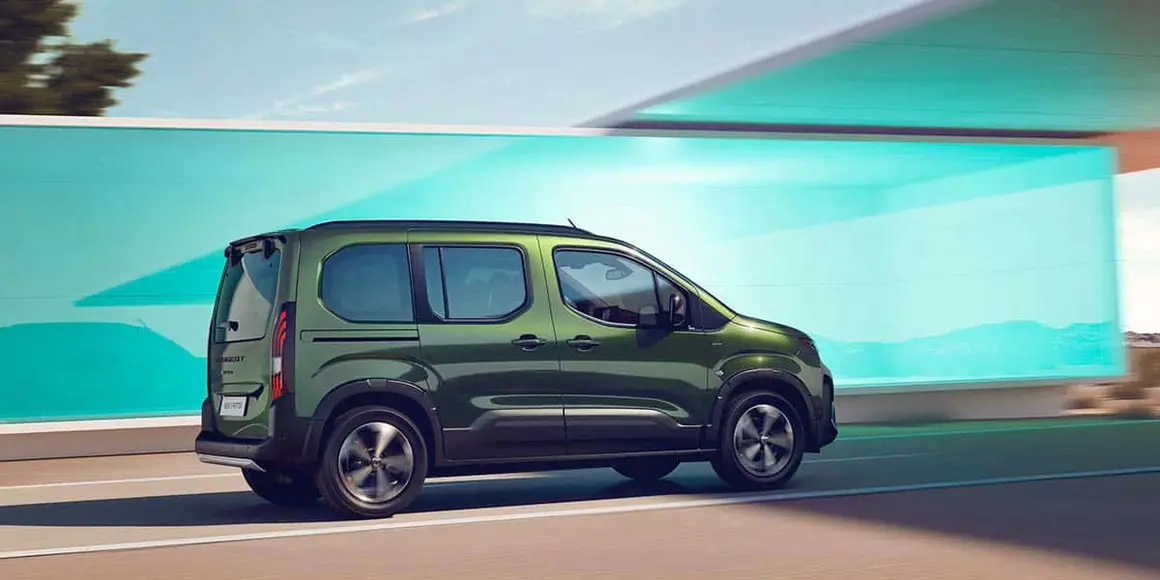 Nueva-Peugeot-E-Rifter_lateral