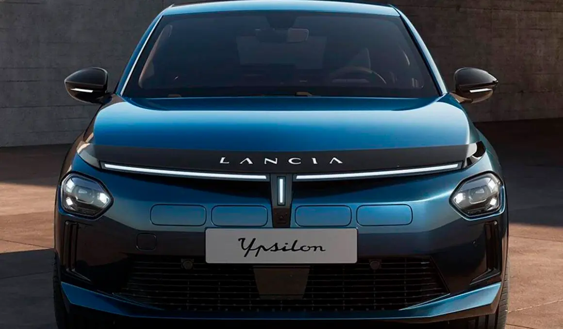 Lancia-Ypsilon-Edicion-Limitada-Cassina_frontal