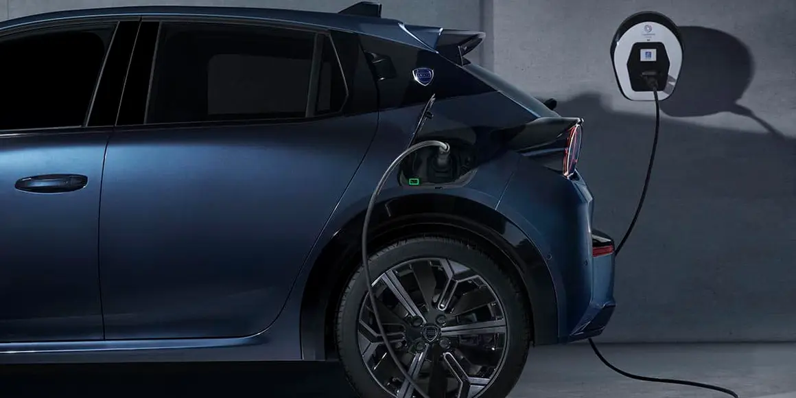 Lancia-Ypsilon_presentacion-oficial_cargando