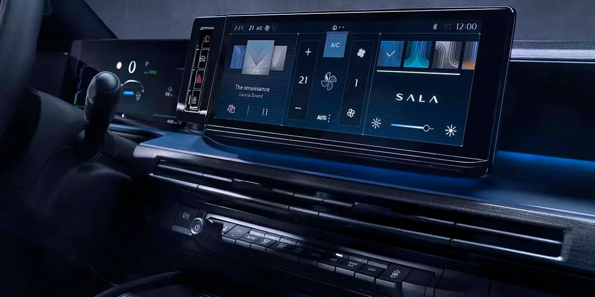 Lancia-Ypsilon_presentacion-oficial_pantalla